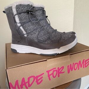 rykä boots.  Style: Aubonne  Color: Charcoal Grey.  Water repellent. Size 9 M.